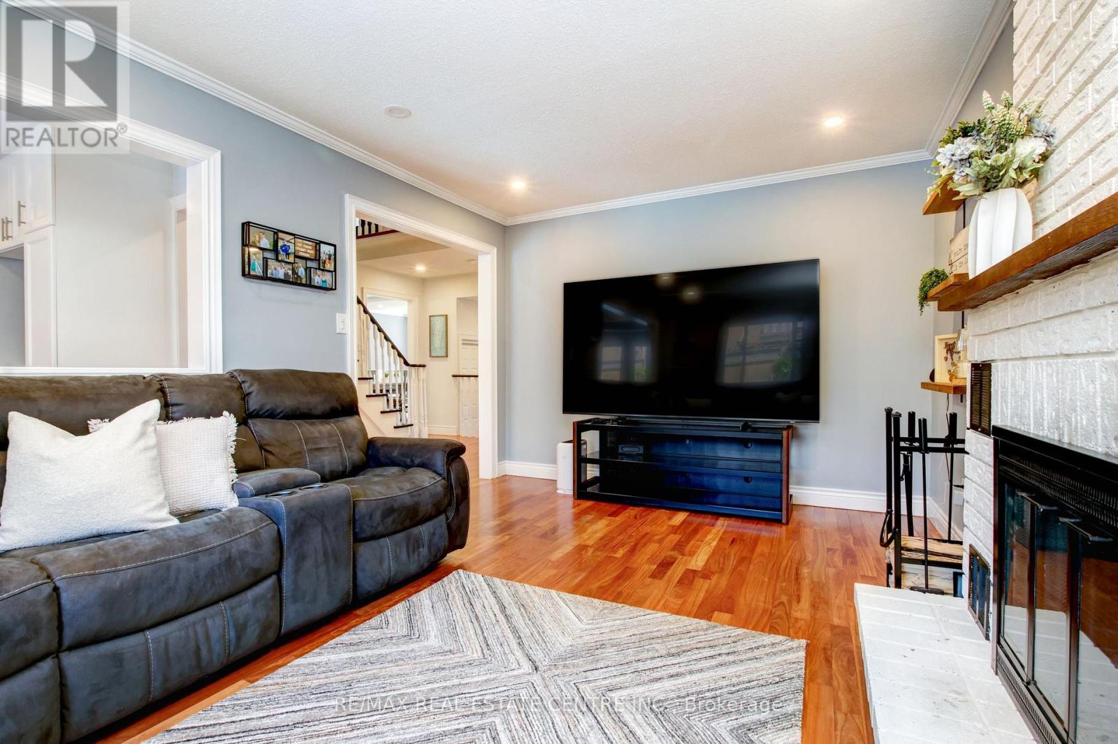 430 DOVER CRESCENT - 18