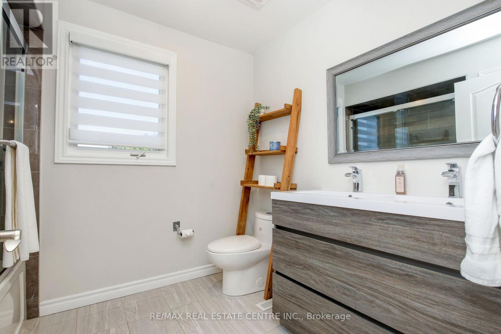 430 DOVER CRESCENT - 26