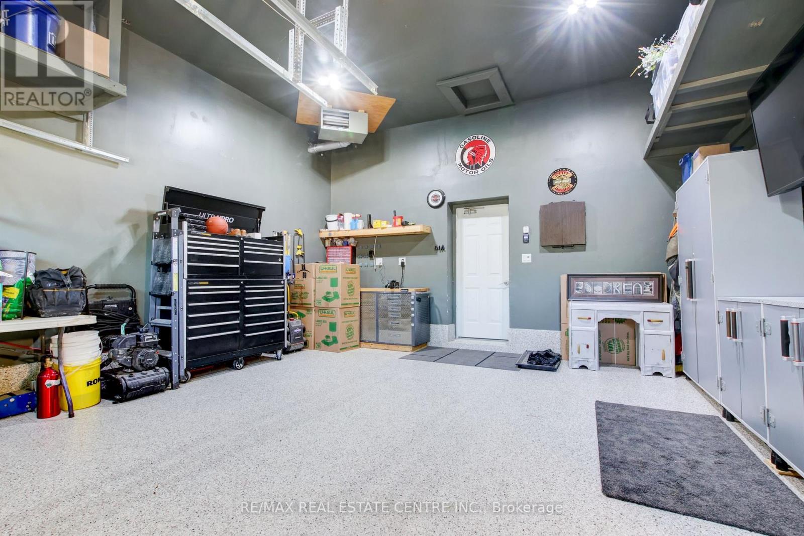 430 DOVER CRESCENT - 34