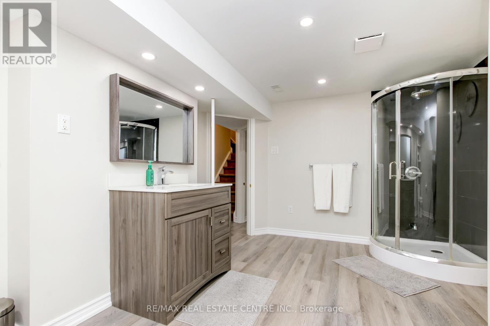430 DOVER CRESCENT - 32