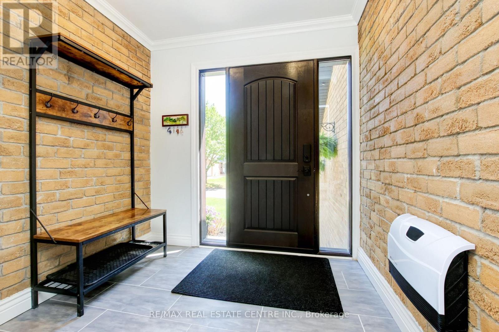 430 DOVER CRESCENT - 8