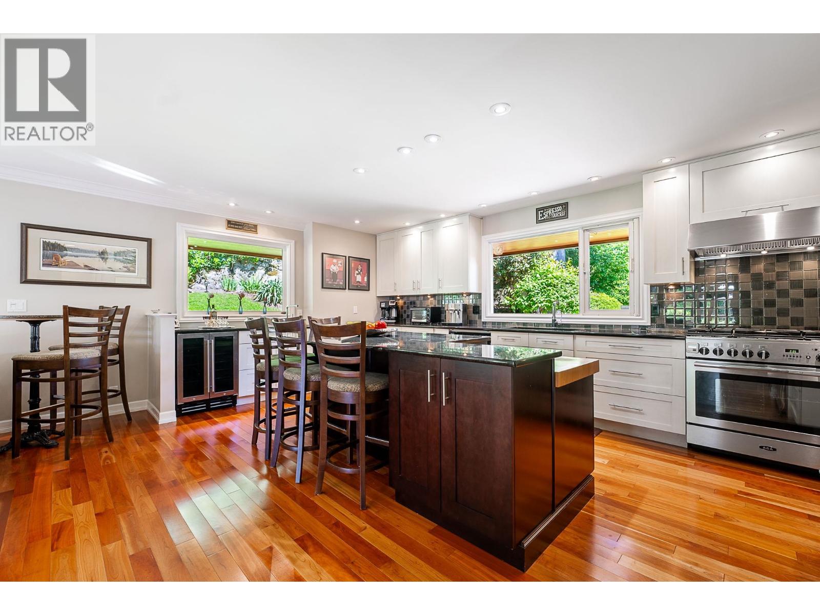 3955 VIEWRIDGE PLACE, West Vancouver
