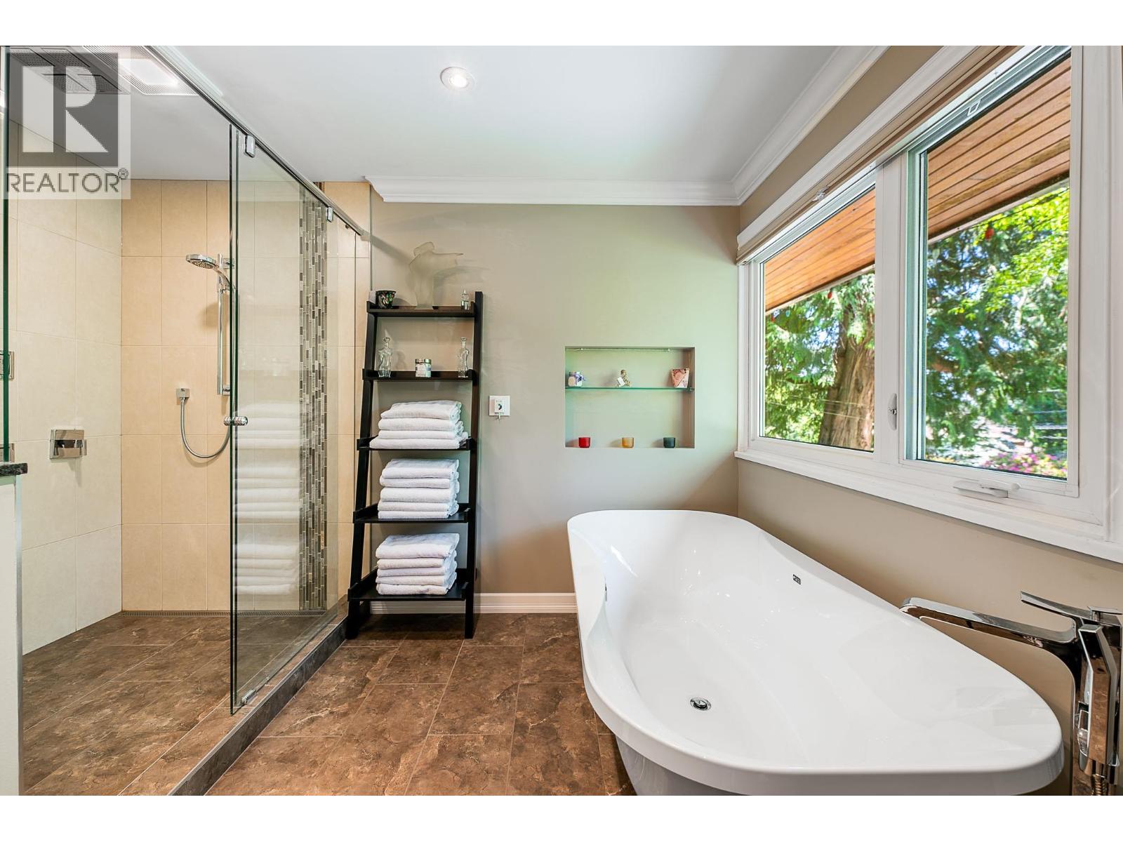 3955 VIEWRIDGE PLACE, West Vancouver