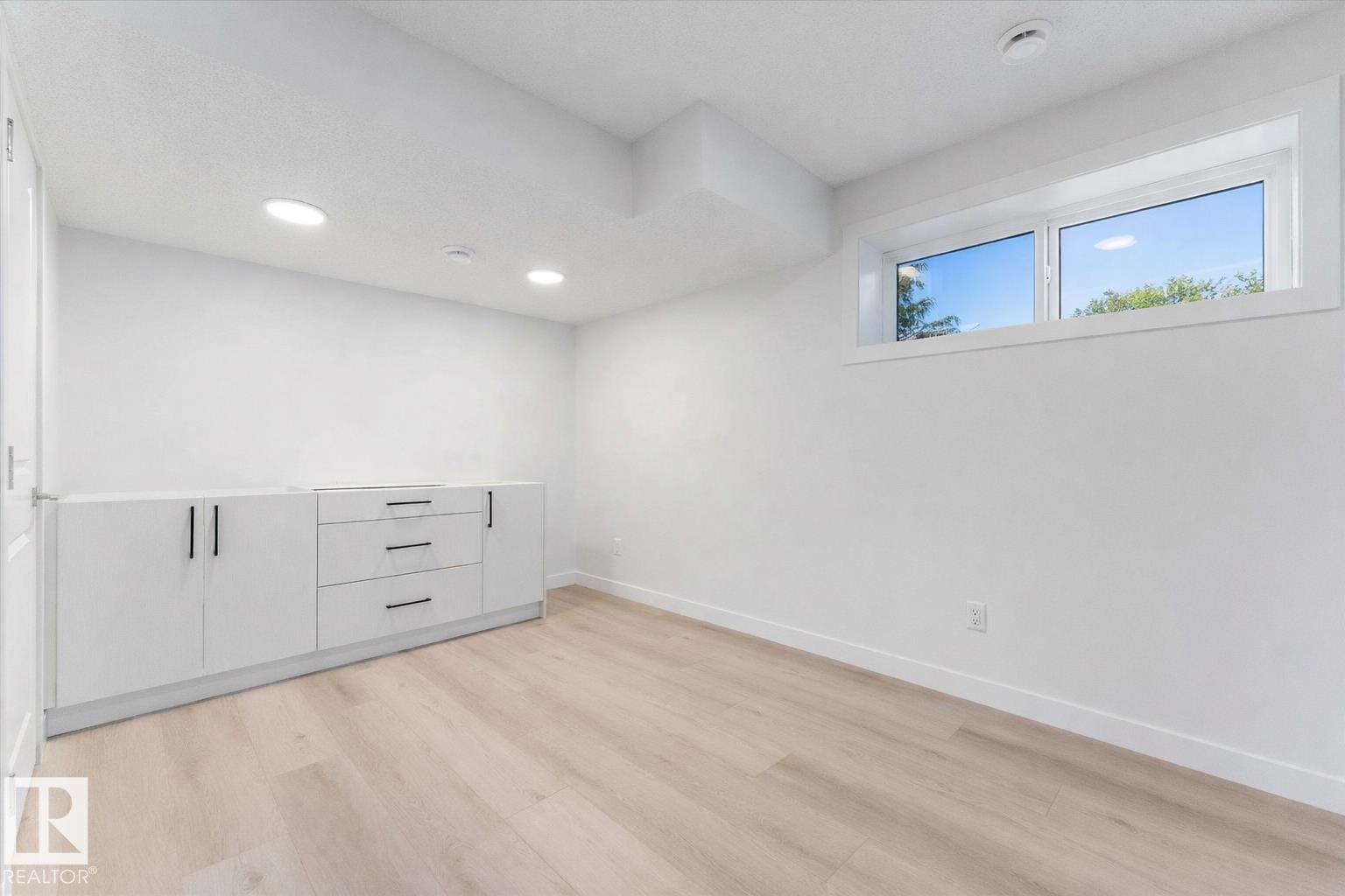12033 92 ST NW - 41