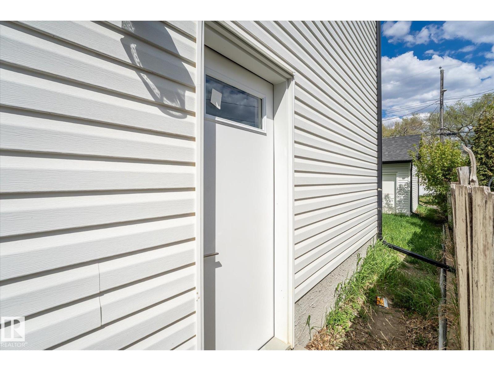 12033 92 ST NW - 39