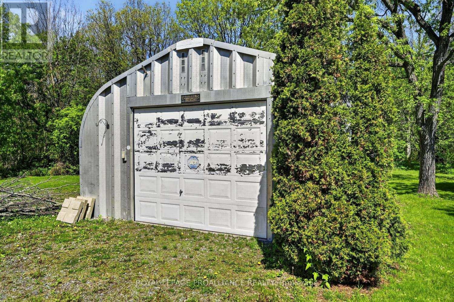 530 GILL STREET N - 32