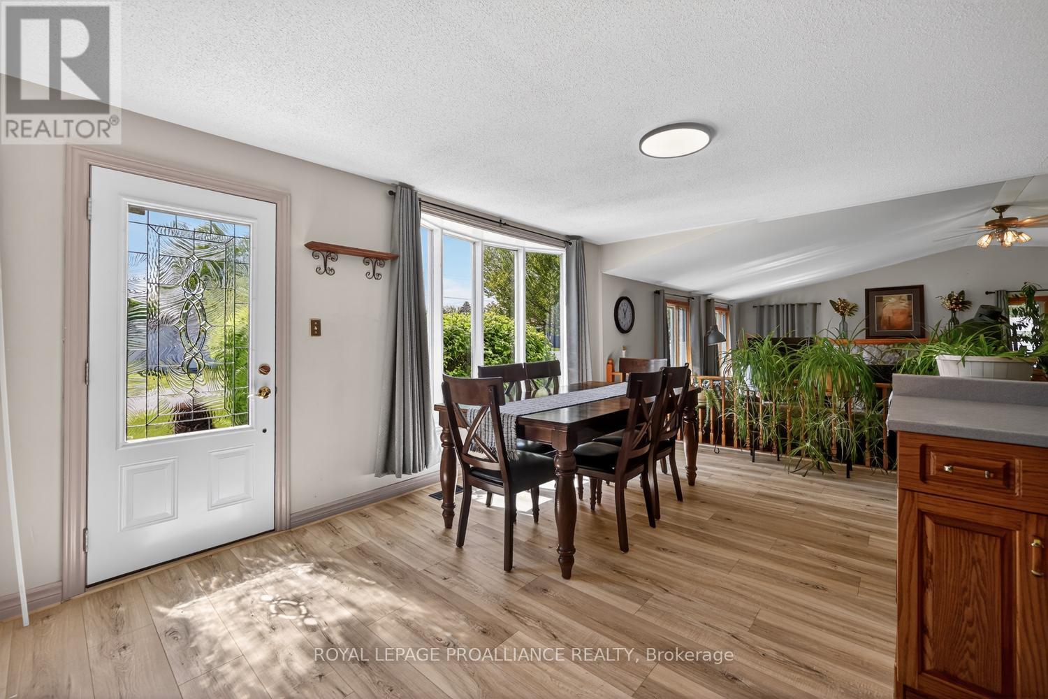 530 GILL STREET N - 9