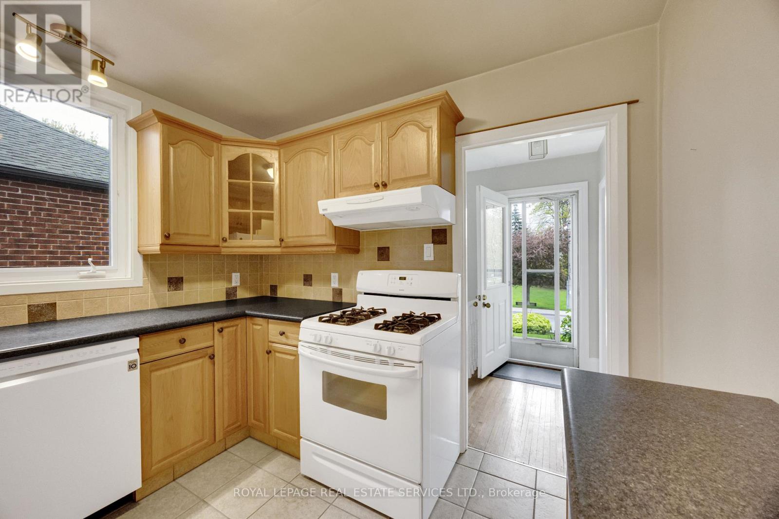 64 NESBITT DRIVE - 13