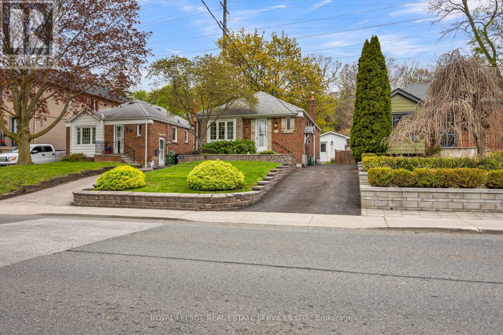 64 NESBITT DRIVE - 33