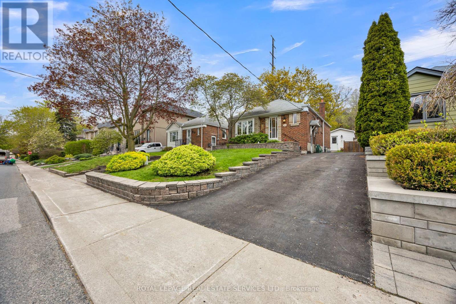 64 NESBITT DRIVE - 35