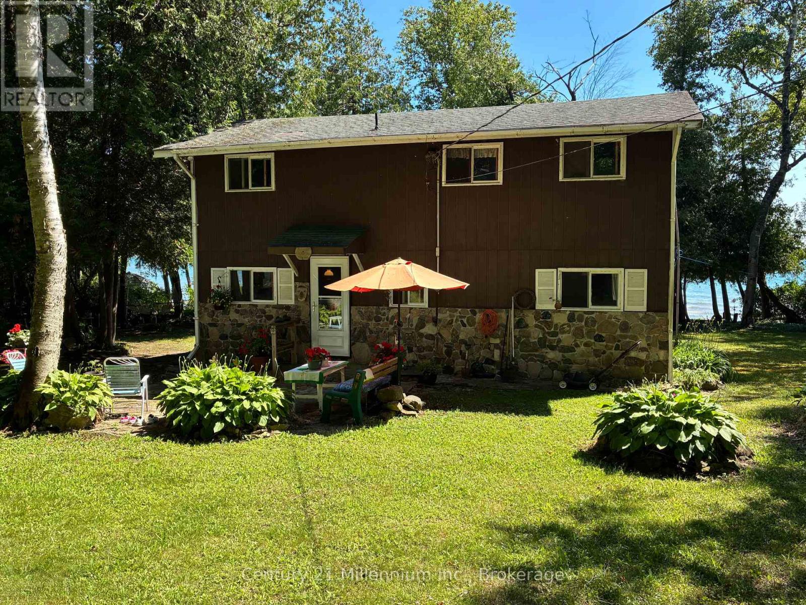 318 VICTORIA STREET - 2