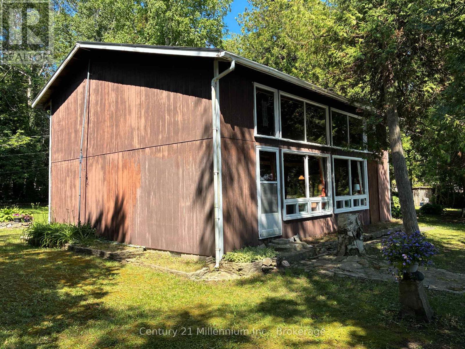 318 VICTORIA STREET - 22