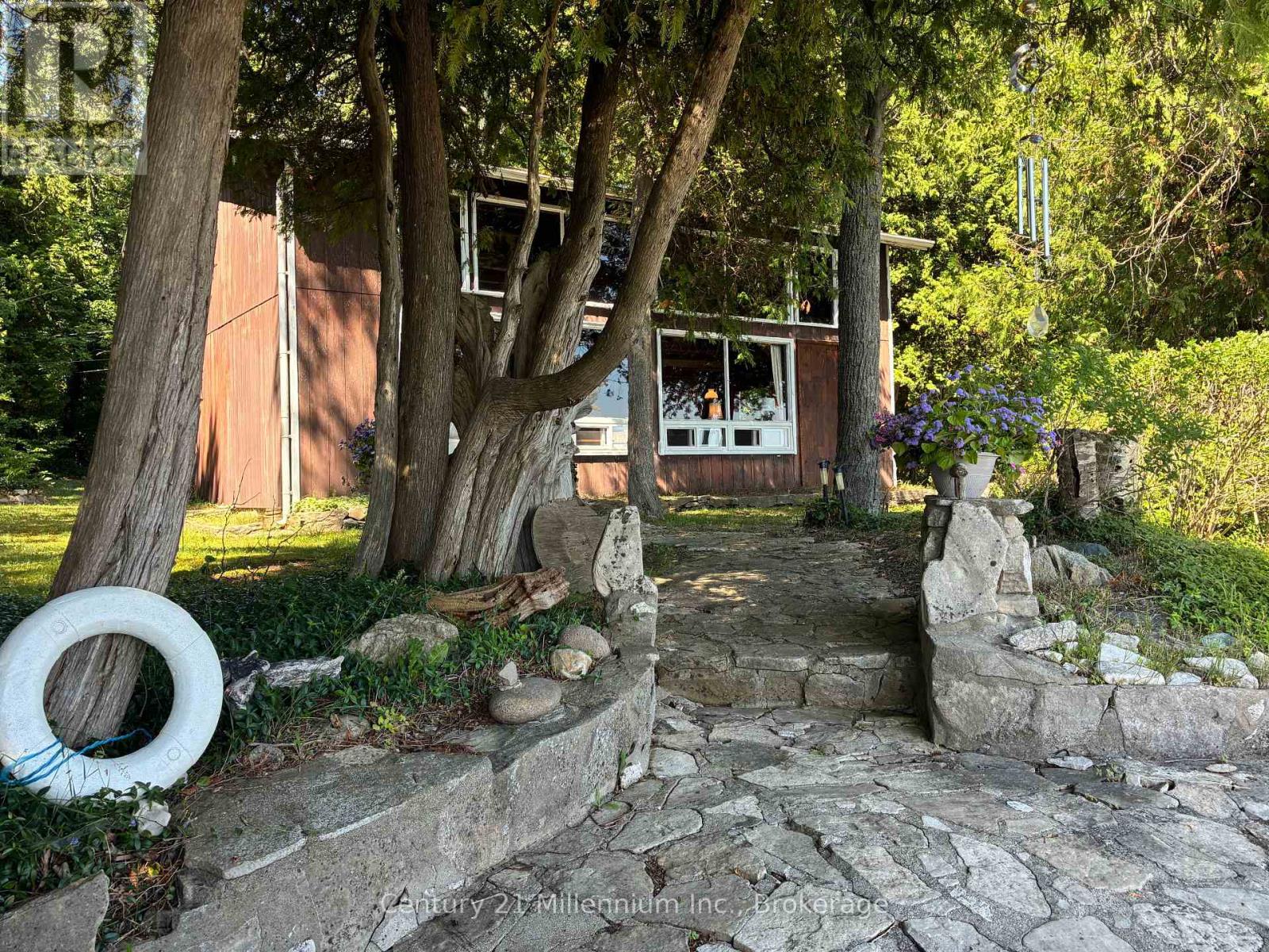 318 VICTORIA STREET - 23