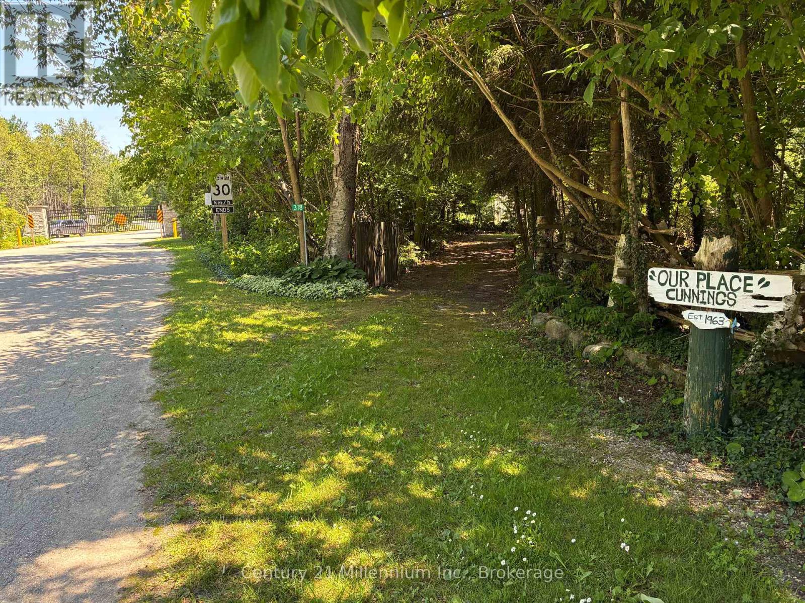 318 VICTORIA STREET - 3