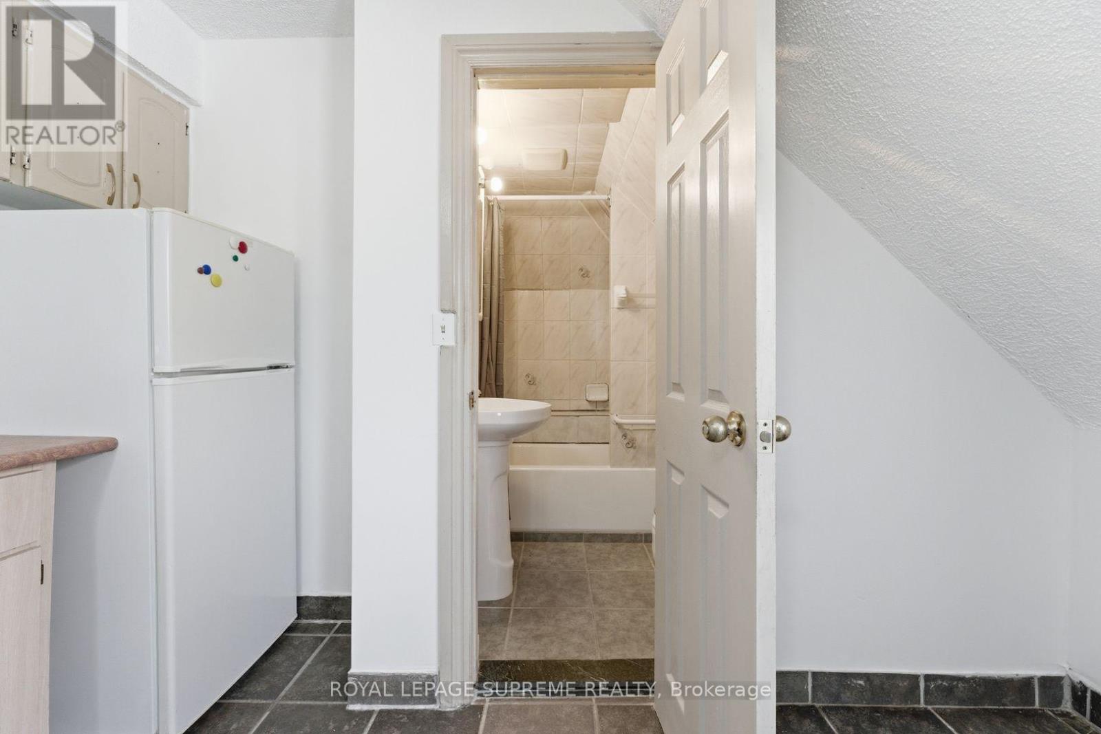 20 MAYNARD AVENUE - 10