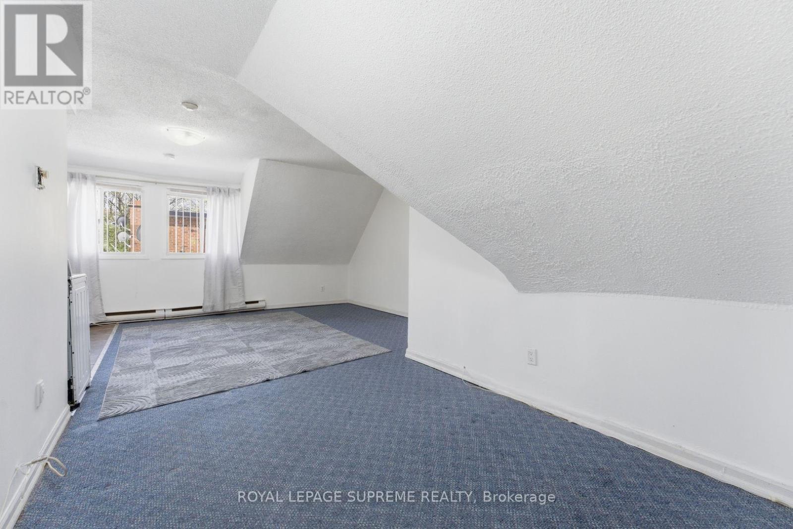 20 MAYNARD AVENUE - 11
