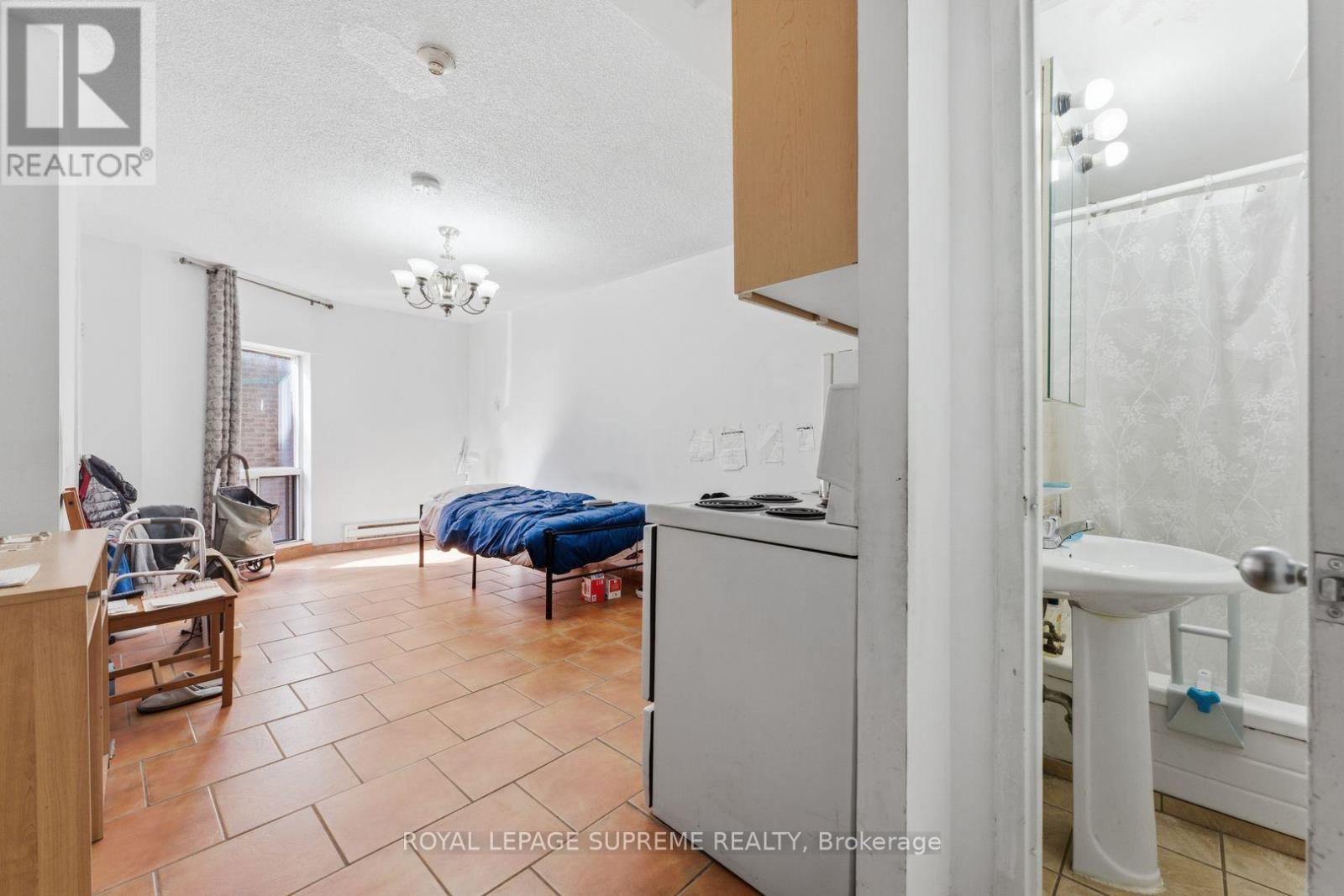 20 MAYNARD AVENUE - 12