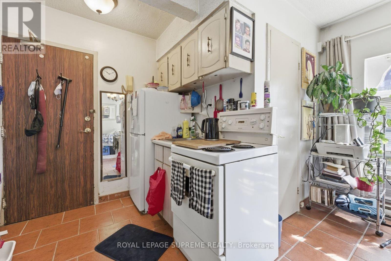 20 MAYNARD AVENUE - 16
