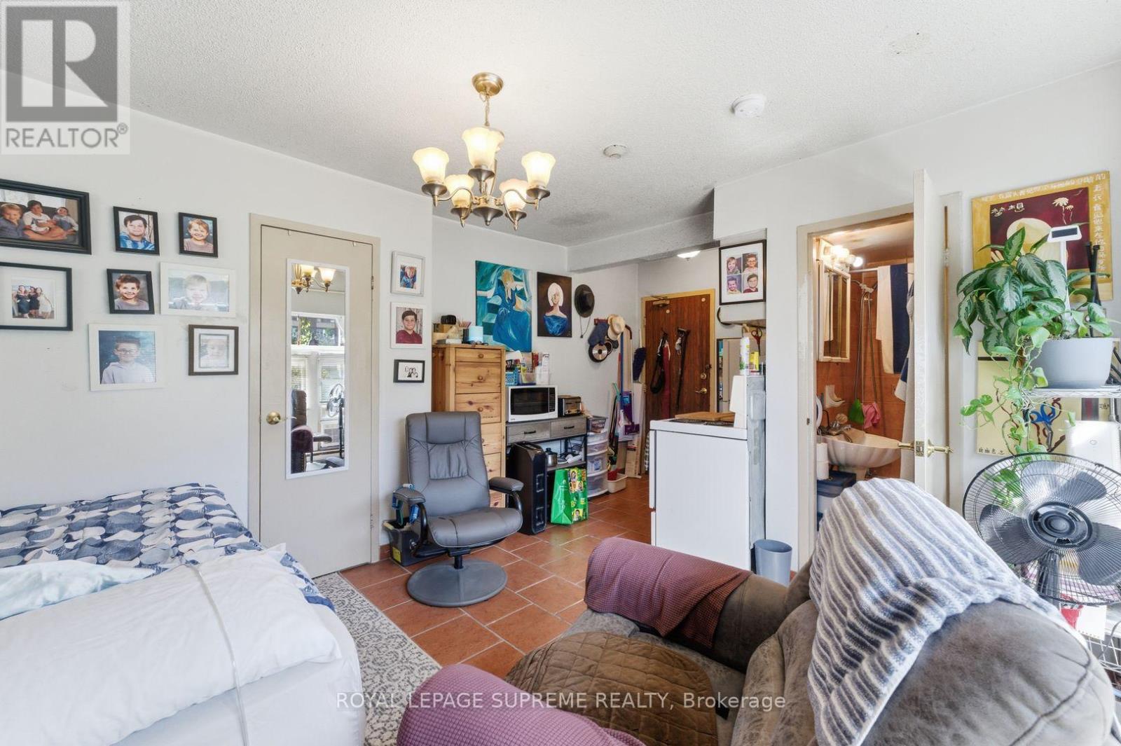 20 MAYNARD AVENUE - 17