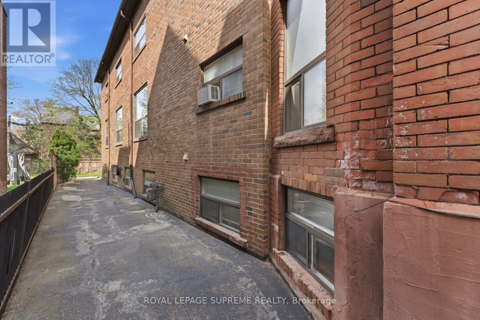 20 MAYNARD AVENUE - 19