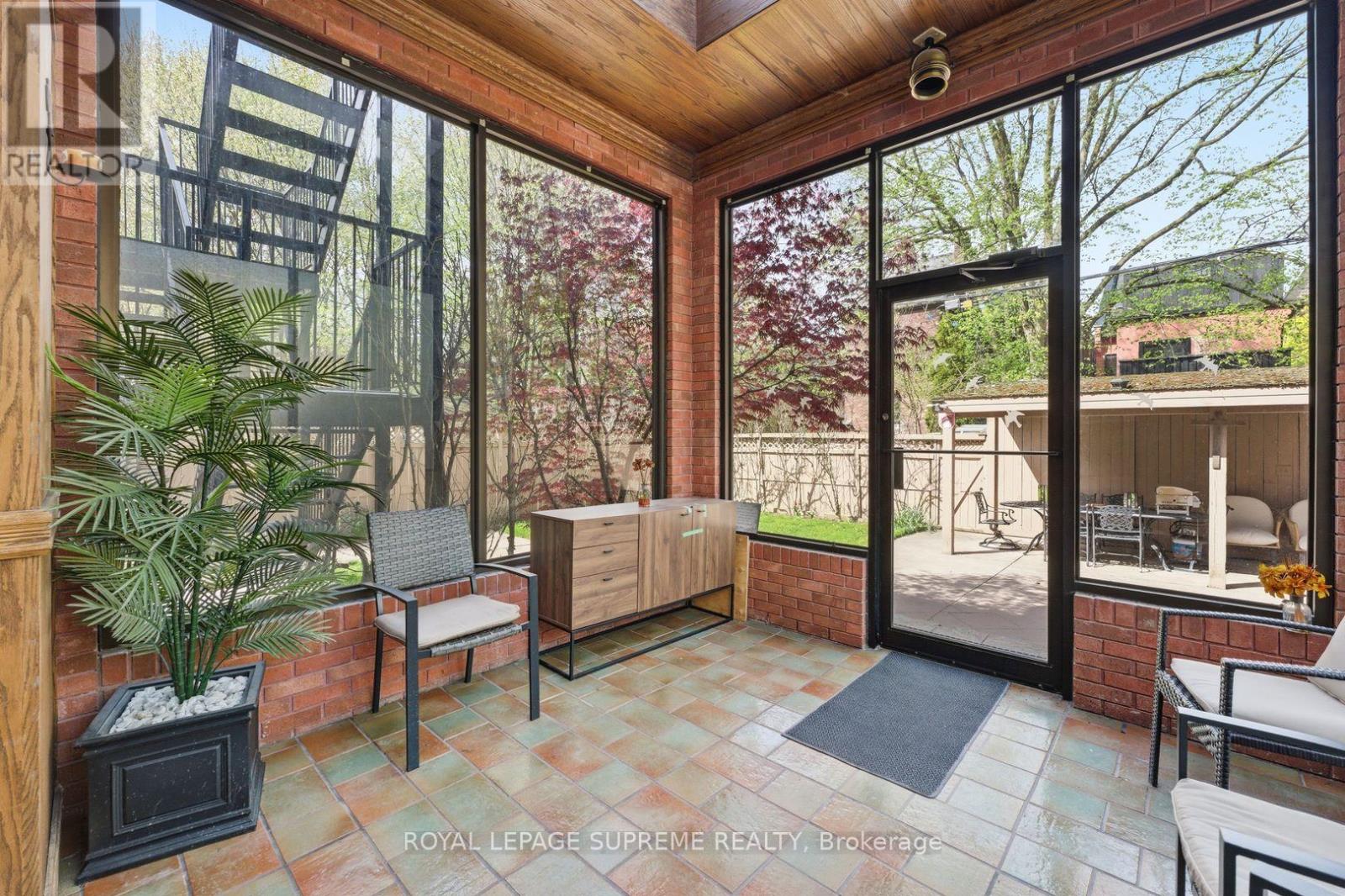 20 MAYNARD AVENUE - 23