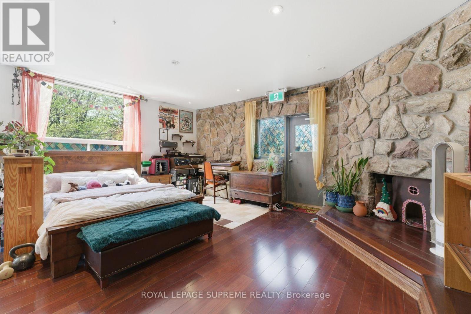 20 MAYNARD AVENUE - 27