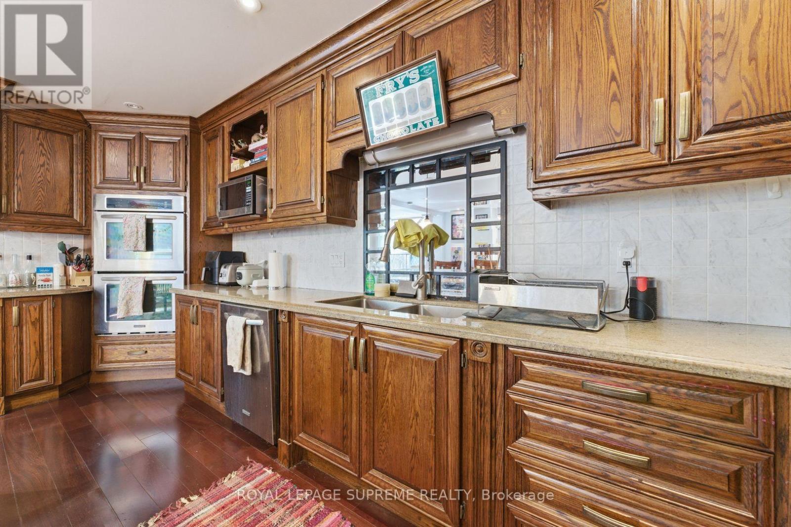 20 MAYNARD AVENUE - 32