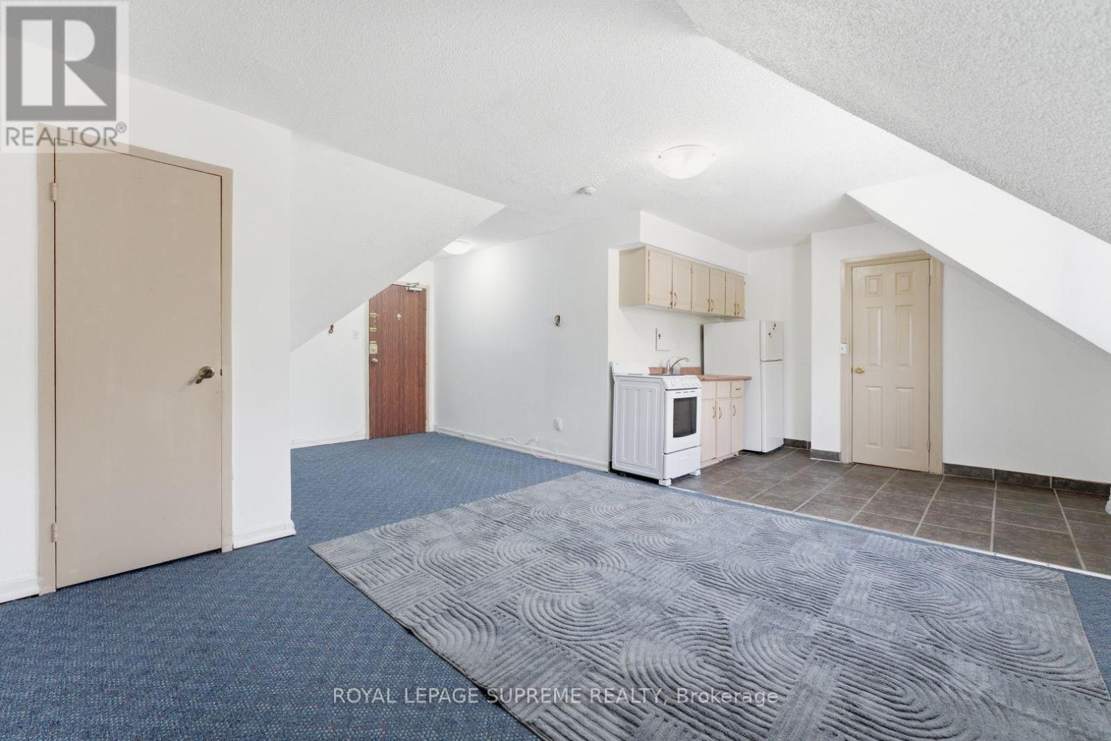 20 MAYNARD AVENUE - 6