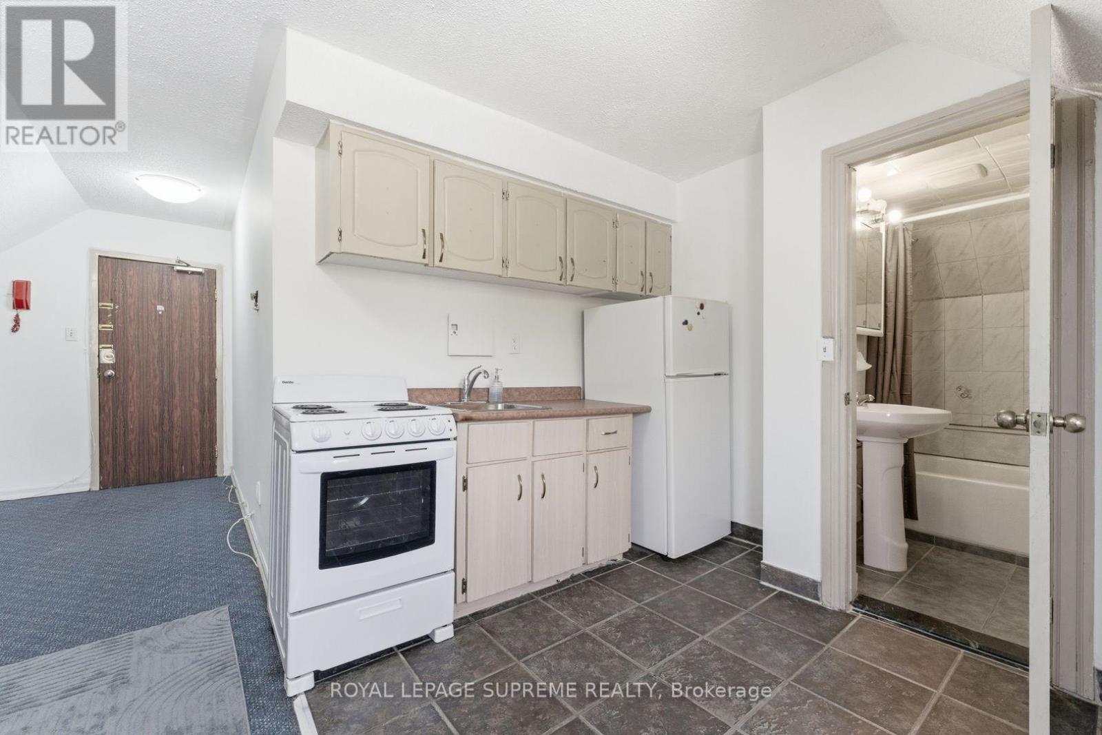 20 MAYNARD AVENUE - 7