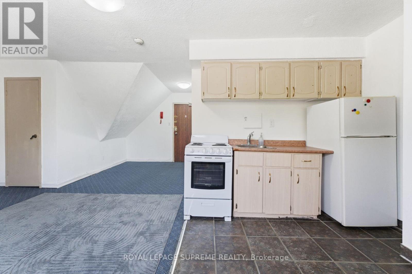 20 MAYNARD AVENUE - 8
