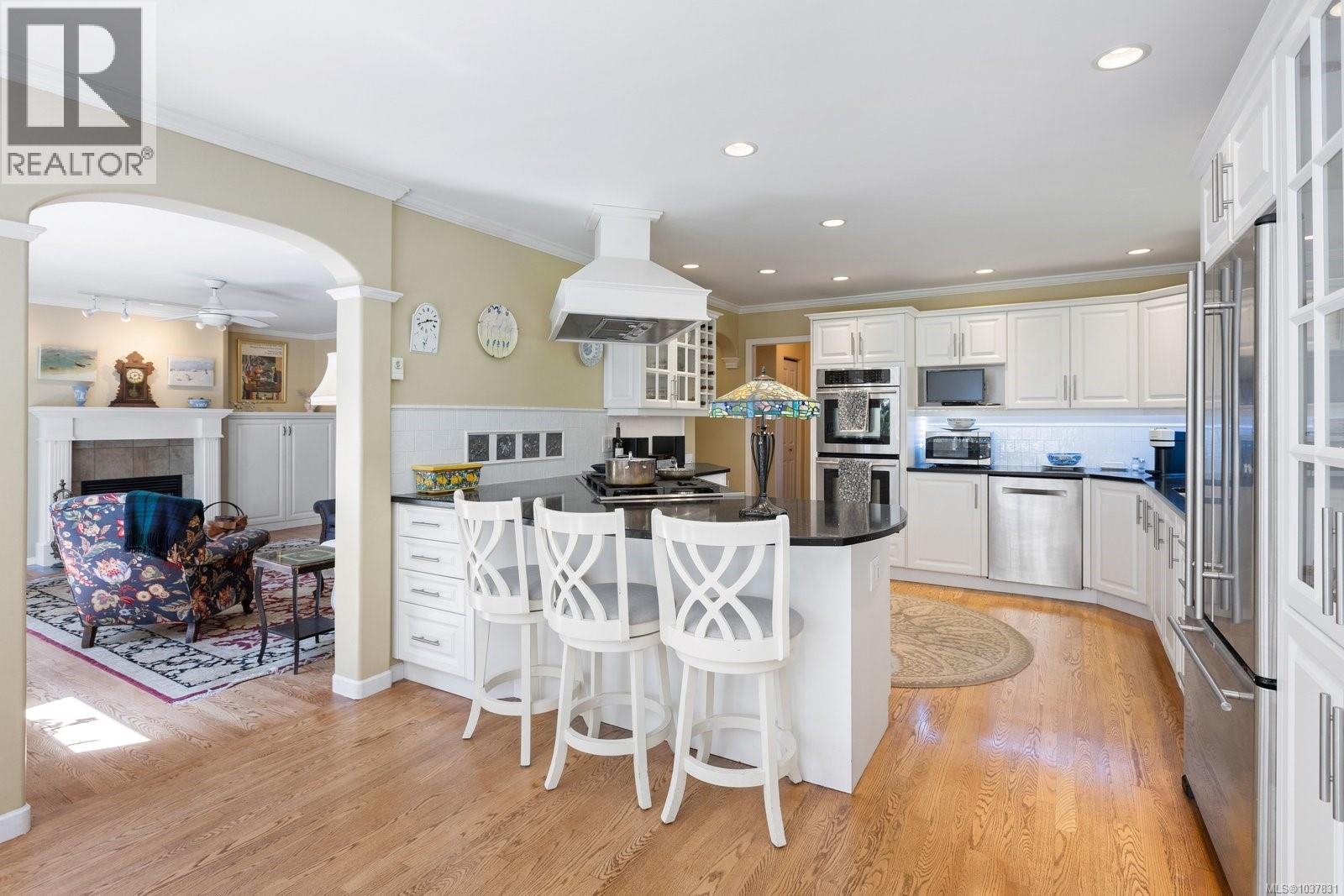 627 Downey Rd - 7