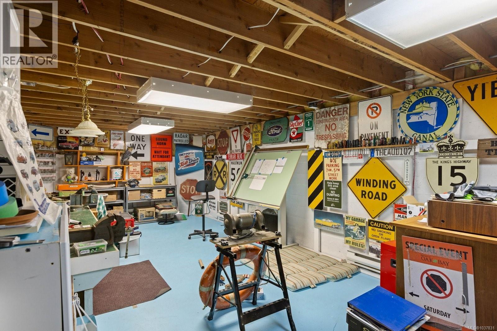 627 Downey Rd - 29