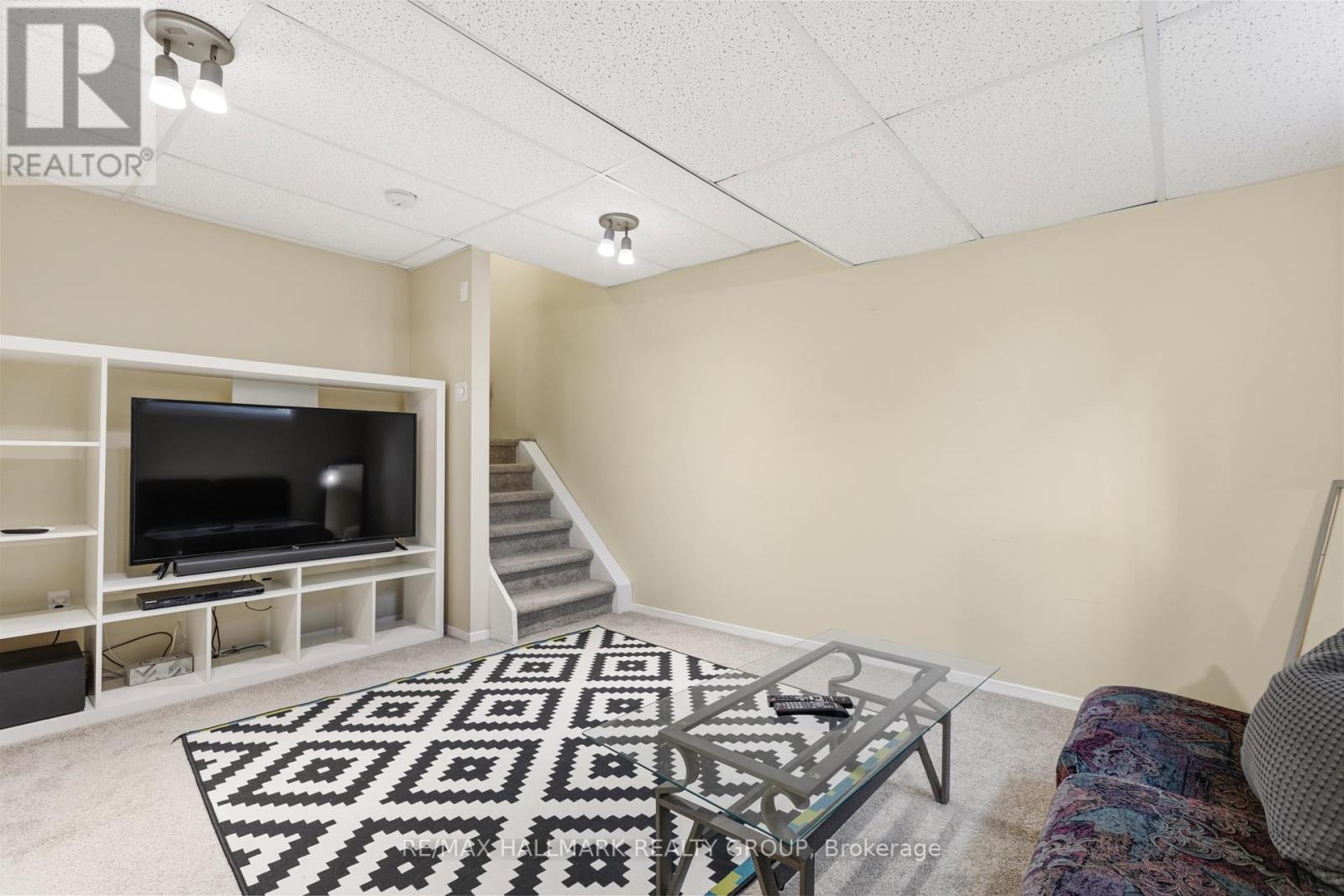 290 STONEWAY DRIVE - 25