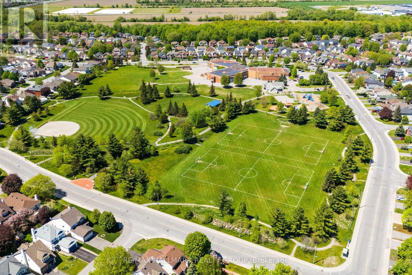 290 STONEWAY DRIVE - 32