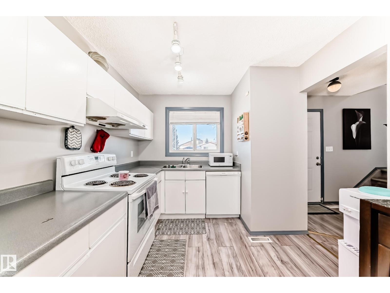 214A WARWICK RD NW - 10
