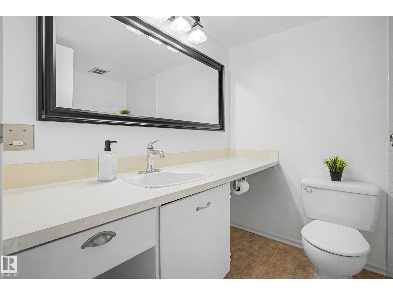 #160 8735 165 ST NW - 10
