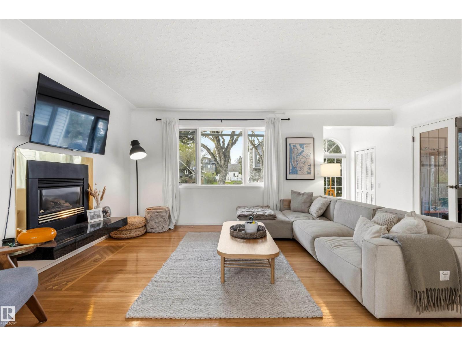 11415 73 AV NW - 10
