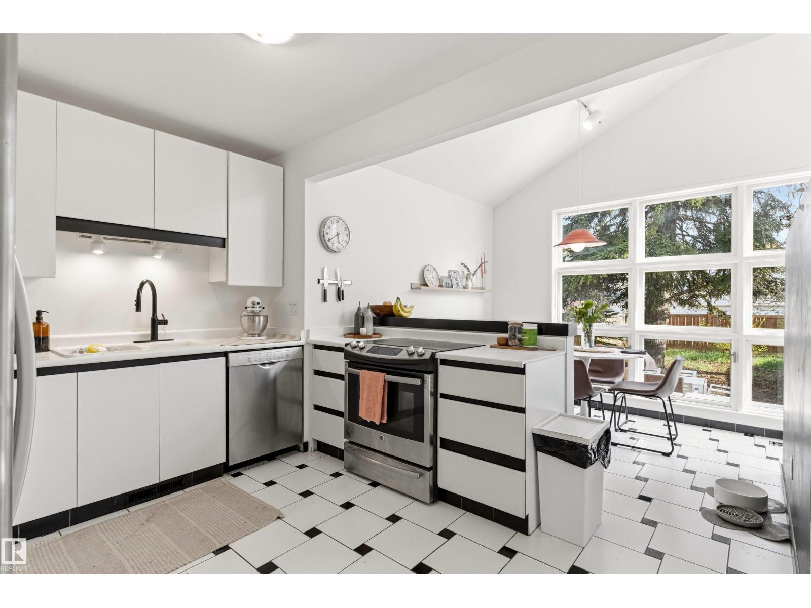 11415 73 AV NW - 23
