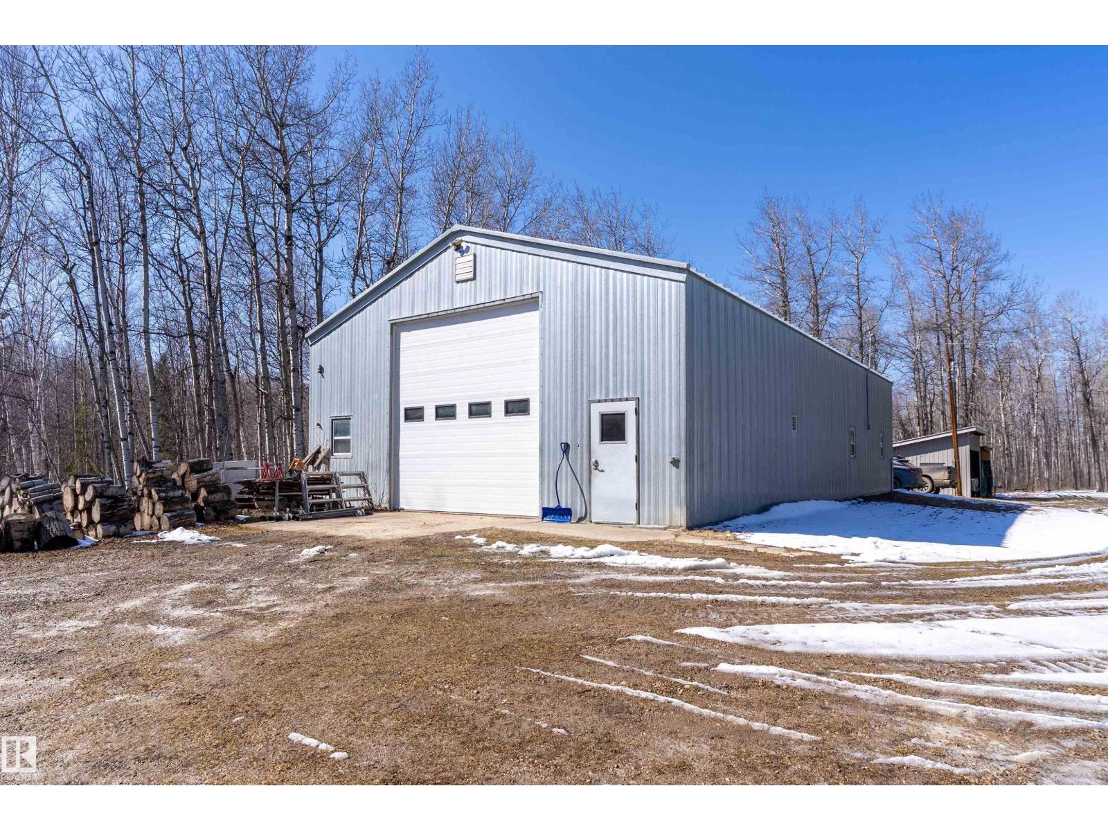 21056 TWP ROAD 465 — photo 43