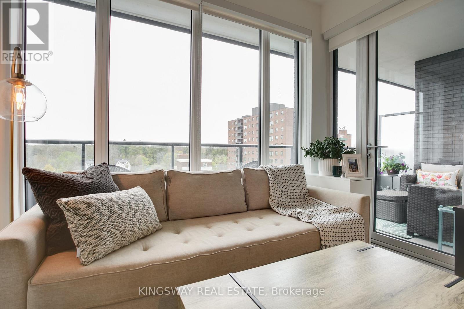 #910 21 PARK STREET - 14