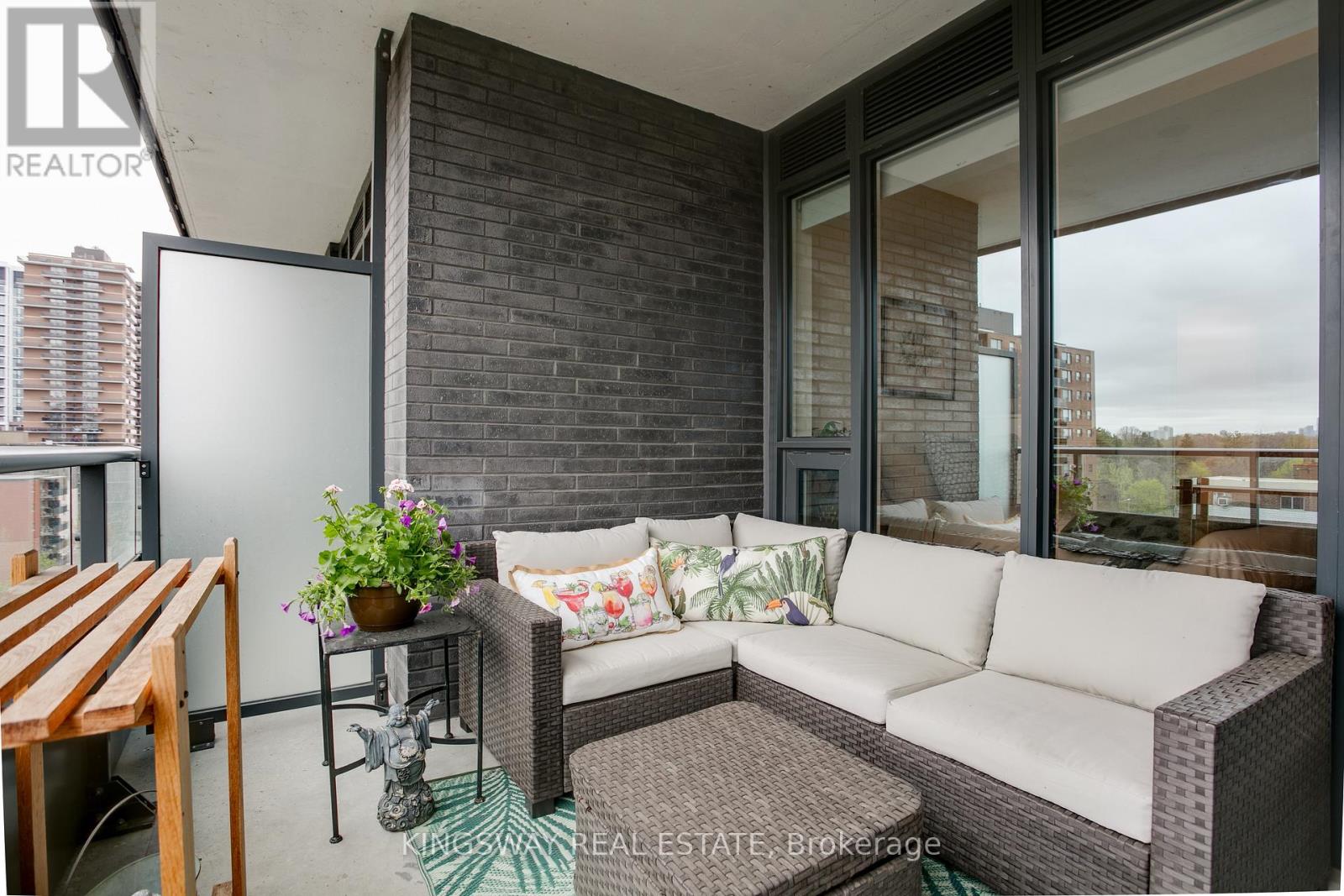 #910 21 PARK STREET - 16
