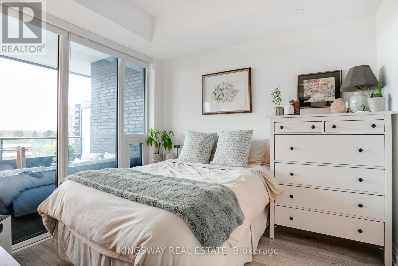 #910 21 PARK STREET - 18