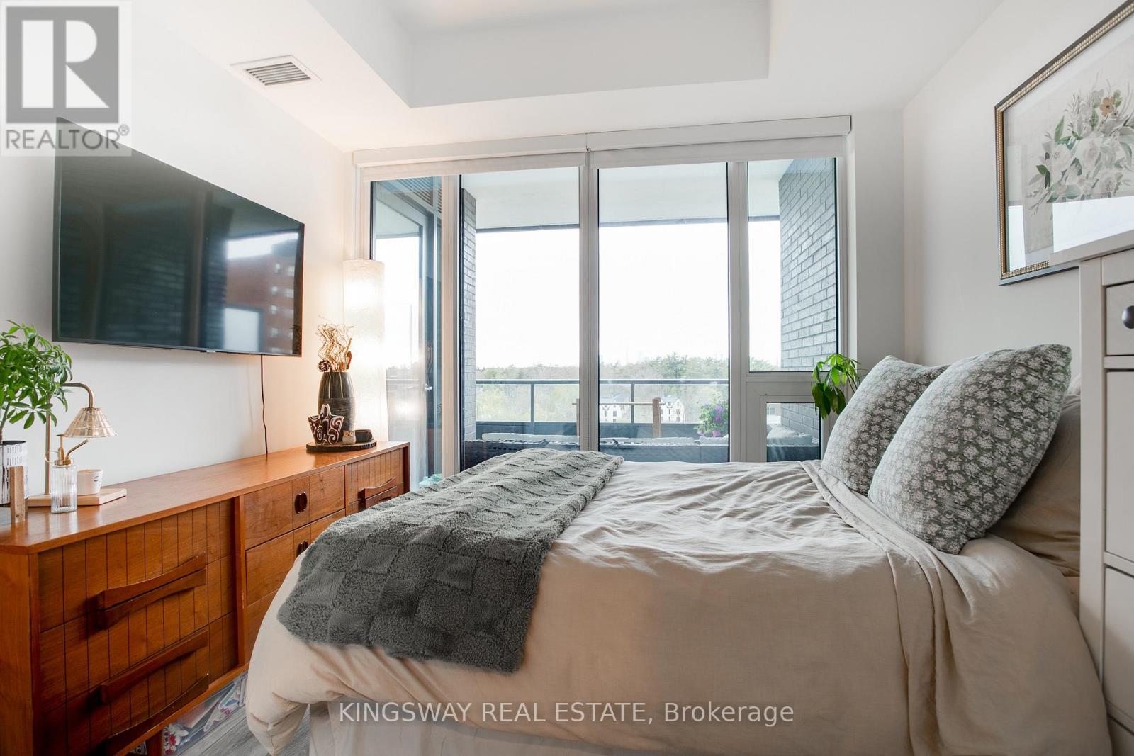 #910 21 PARK STREET - 19