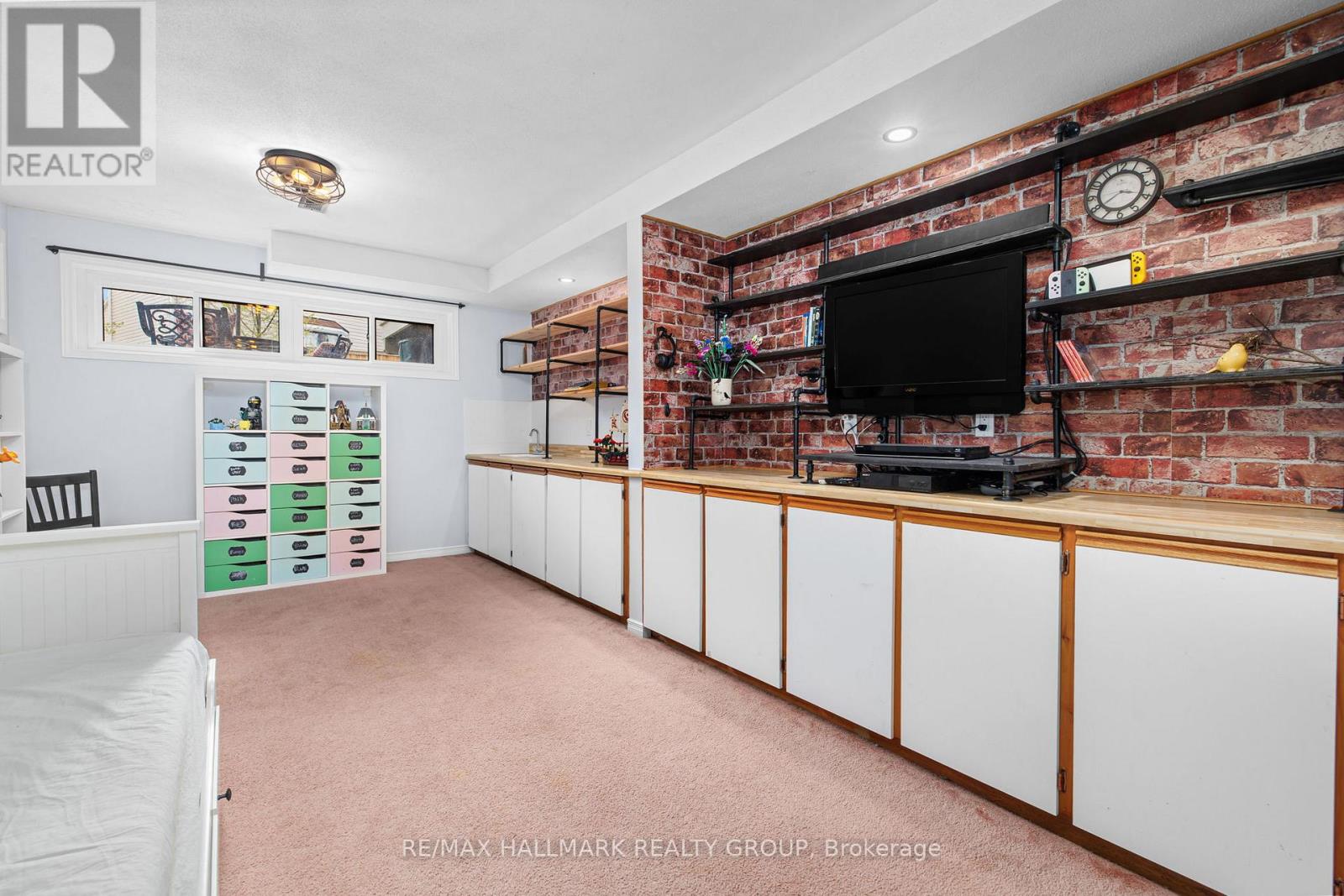 54 FIRESIDE CRESCENT - 26