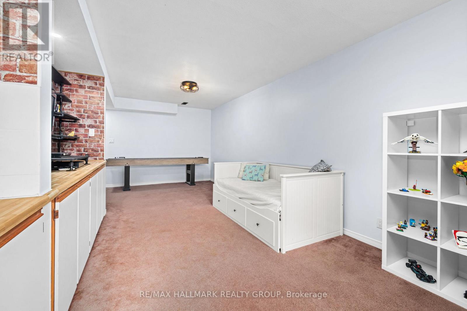 54 FIRESIDE CRESCENT - 27