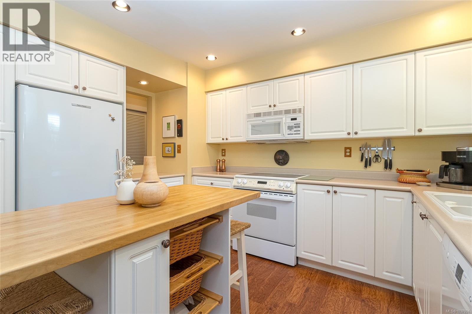 10210 Third St - 20