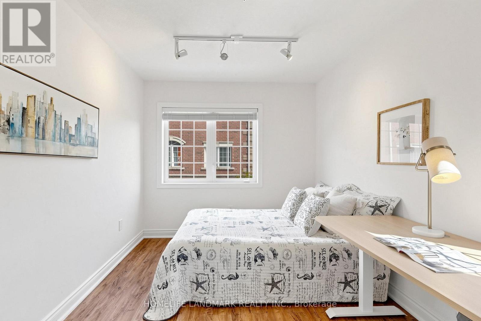 #32 8 BRIGHTON PLACE - 24