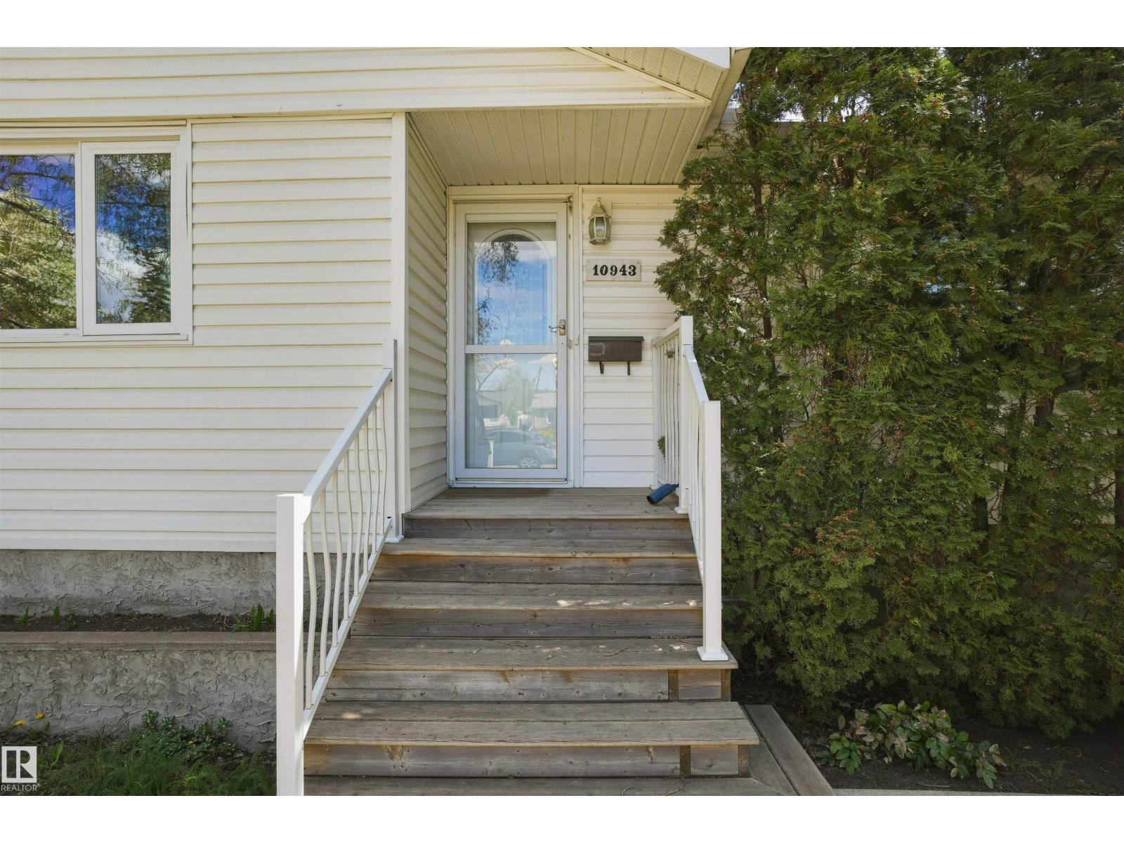 10943 149 ST NW - 33