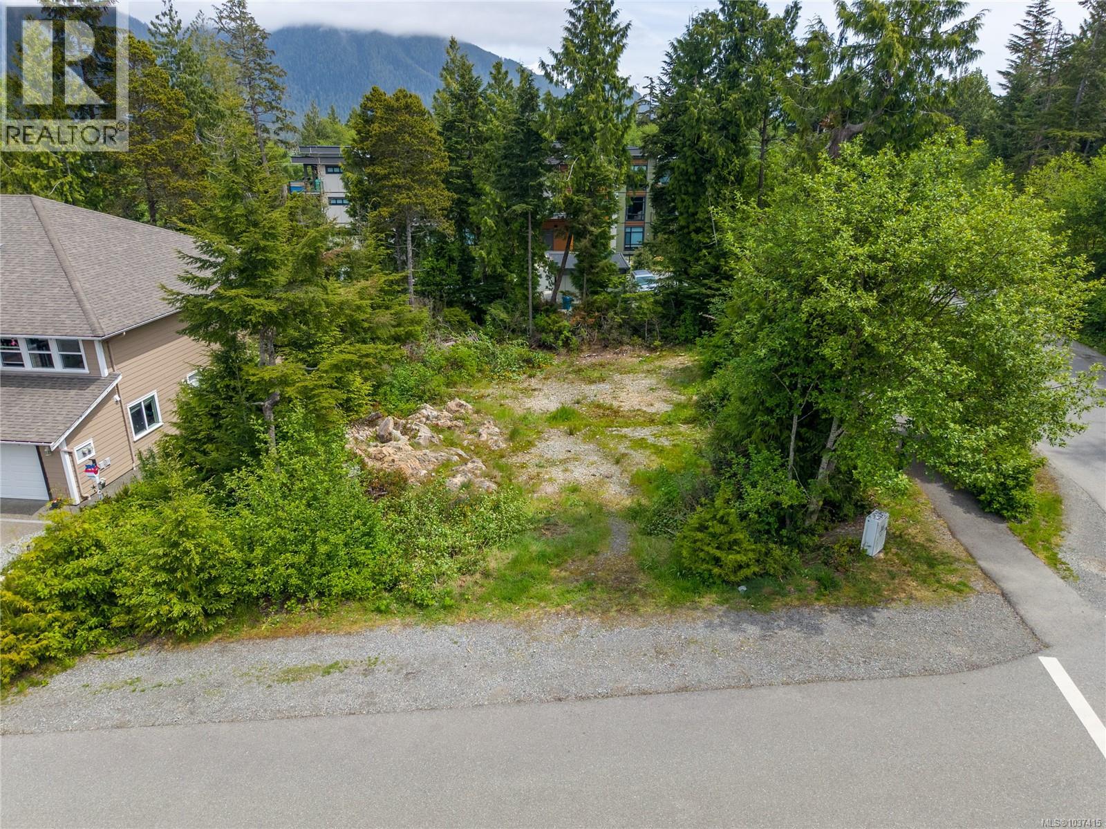 948 Hardy Pl, Tofino