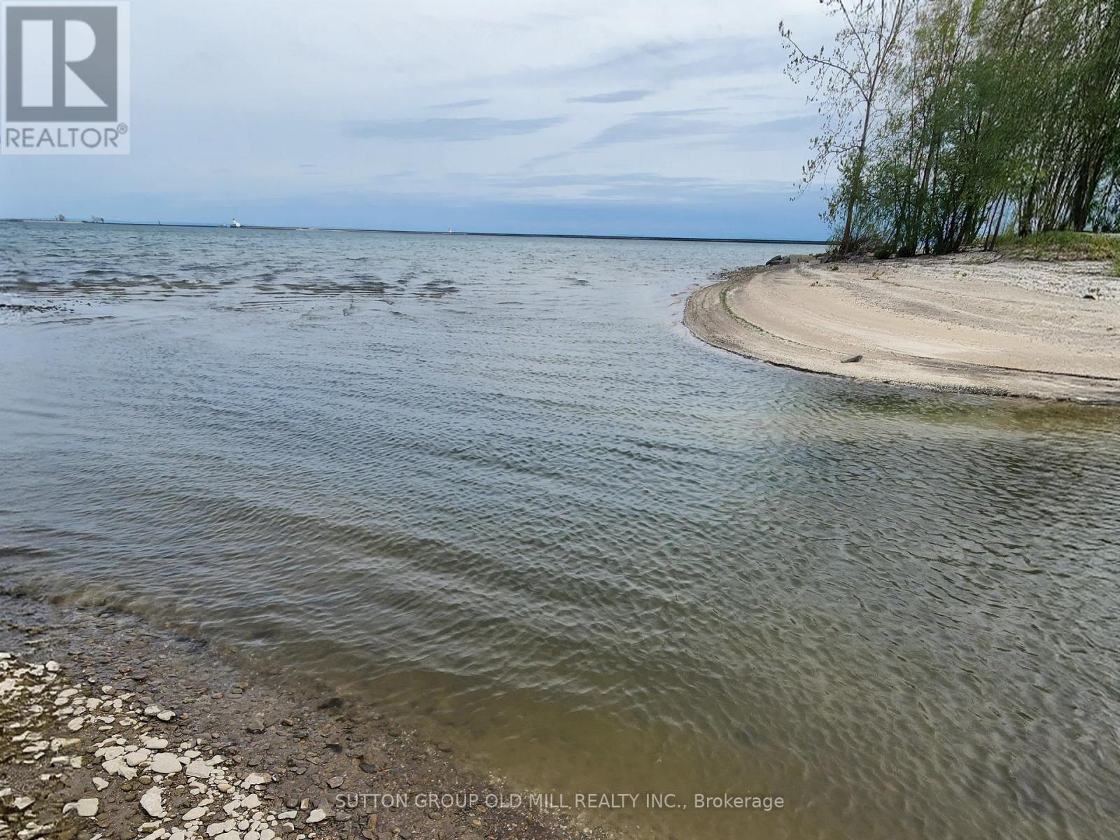 25 LAKESHORE ROAD W - 44